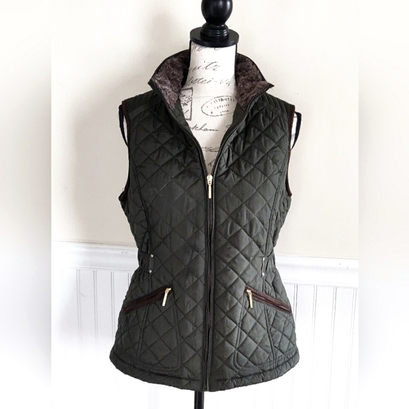 Weatherproof fur lined vest. - Picture 9 of 12